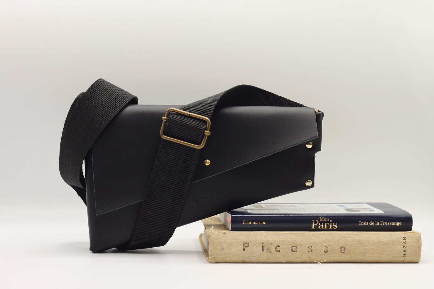 Ginès Atelier - créatif sac banane porte-monnaie ceinture en cuir personnalisé Paris - DIY Cuir personnalisation - Maroquinerie modèle unique - édition limitée fait main cuir upcyclé