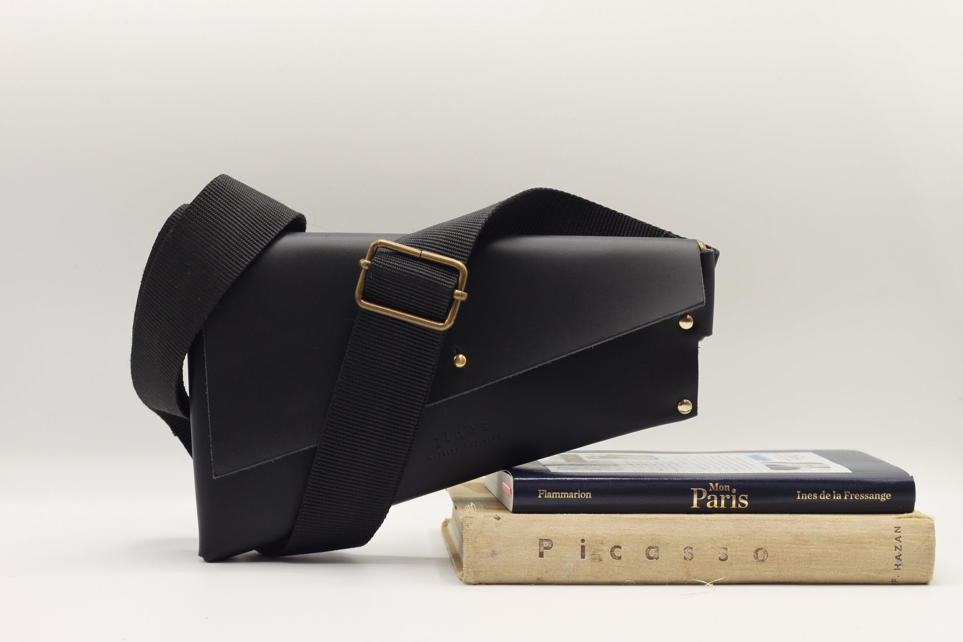 Ginès Atelier - créatif sac banane porte-monnaie ceinture en cuir personnalisé Paris - DIY Cuir personnalisation - Maroquinerie modèle unique - édition limitée fait main cuir upcyclé