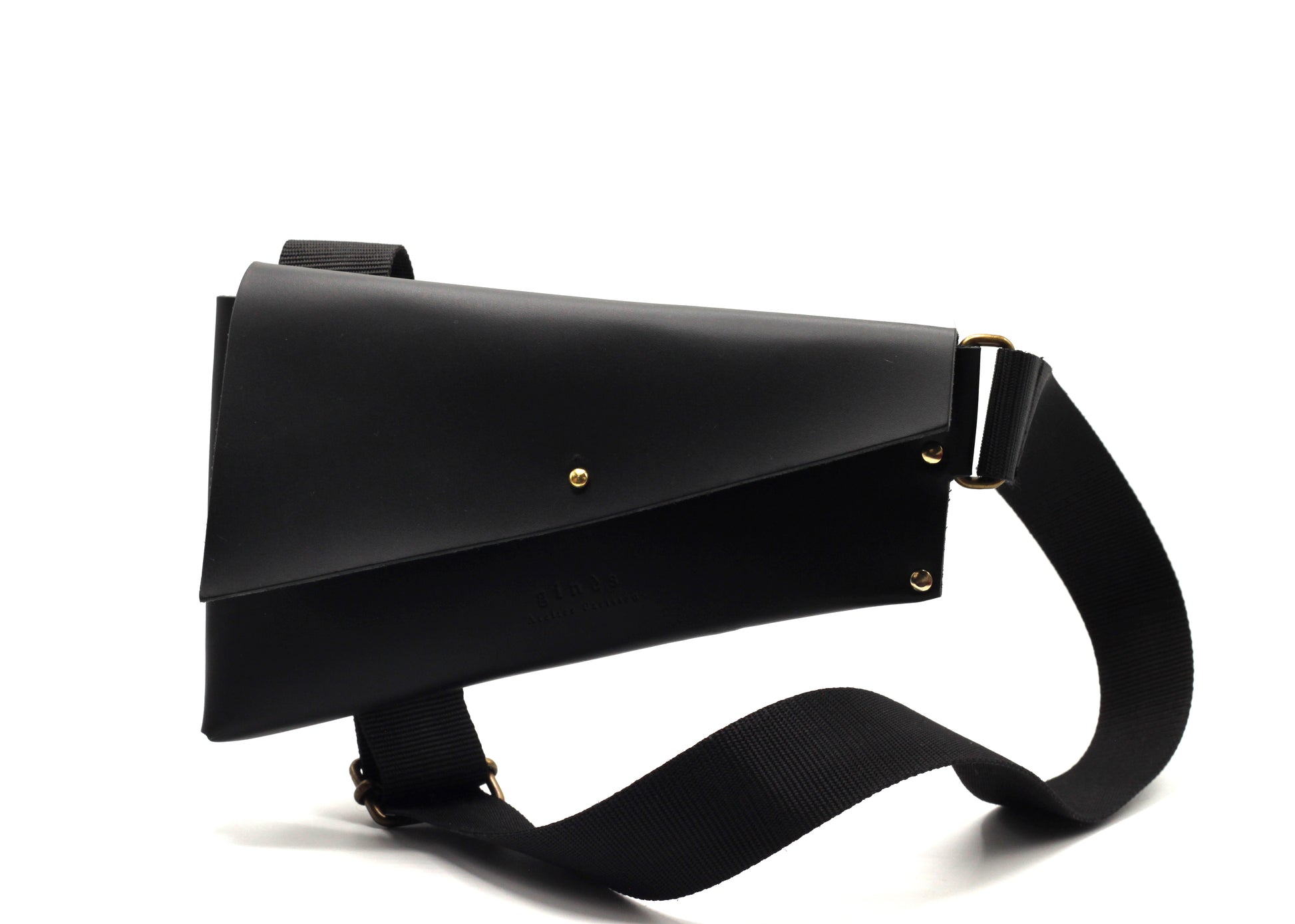 Ginès Atelier - créatif sac banane porte-monnaie ceinture en cuir personnalisé Paris - DIY Cuir personnalisation - Maroquinerie modèle unique - édition limitée fait main cuir upcyclé