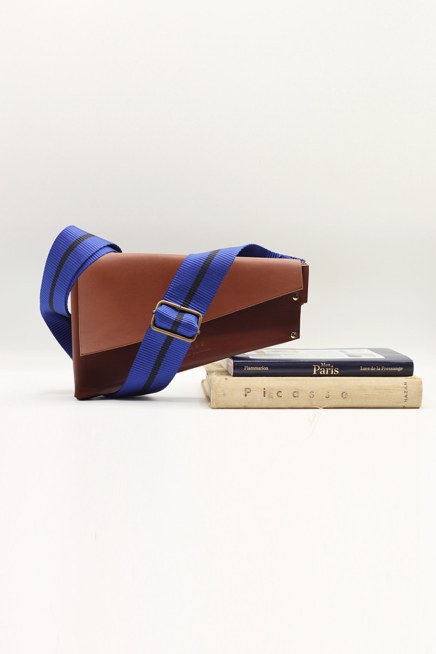 Ginès Atelier - créatif sac porte-monnaie ceinture en cuir personnalisé Paris - DIY Cuir personnalisation - Maroquinerie modèle unique - édition limitée fait main cuir upcyclé