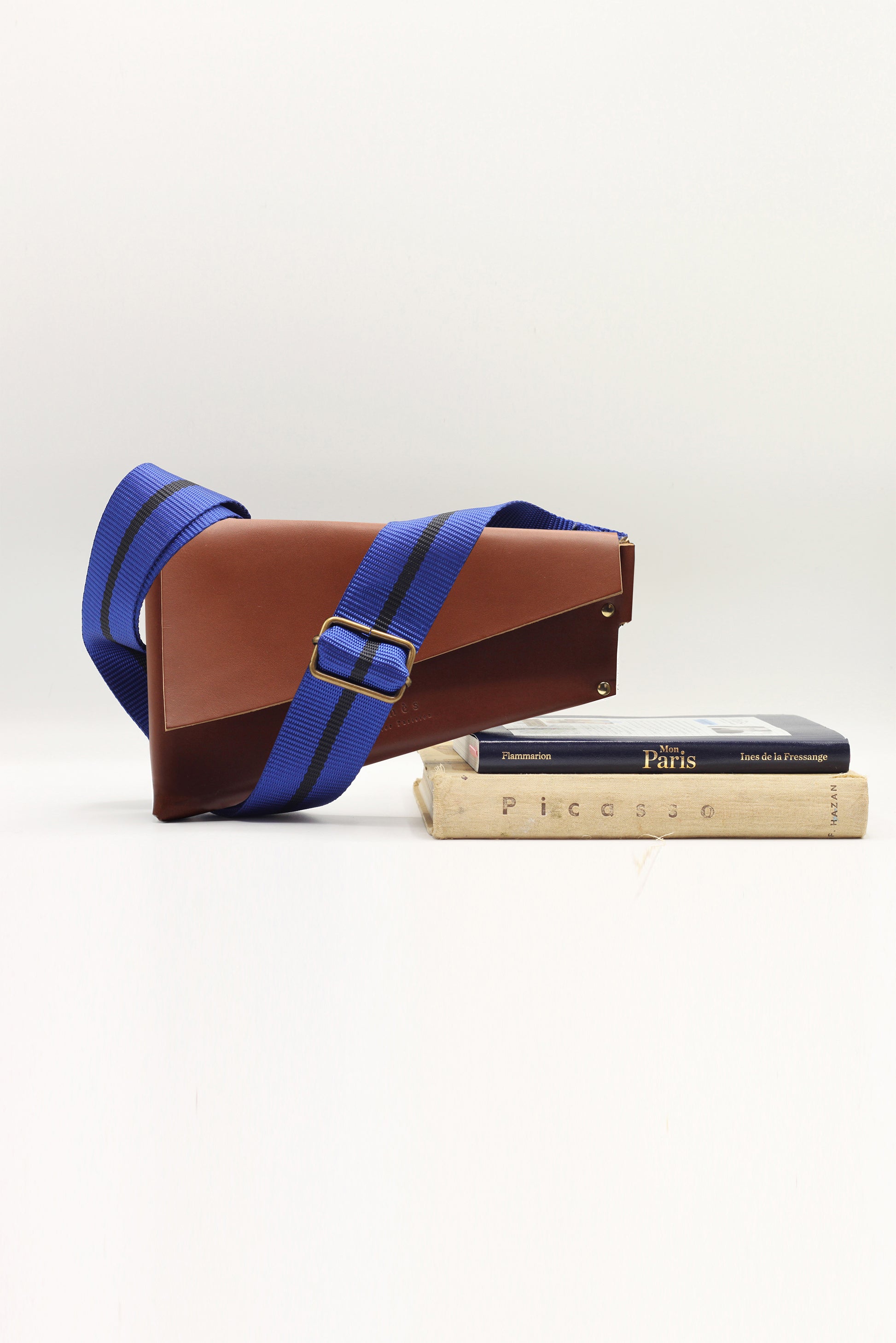 Ginès Atelier - créatif sac porte-monnaie ceinture en cuir personnalisé Paris - DIY Cuir personnalisation - Maroquinerie modèle unique - édition limitée fait main cuir upcyclé