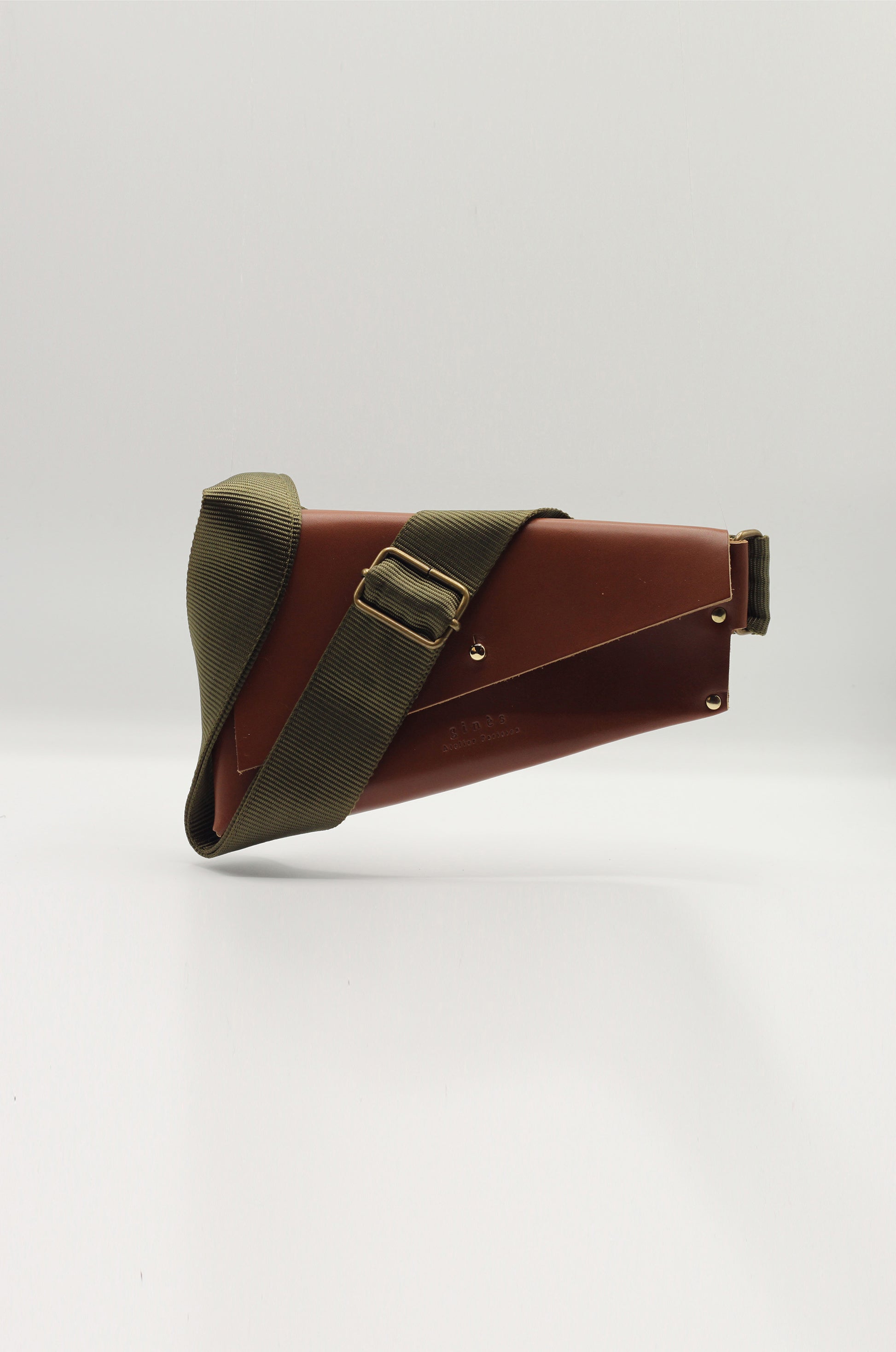 Ginès Atelier - créatif sac banane porte-monnaie ceinture en cuir personnalisé Paris - DIY Cuir personnalisation - Maroquinerie modèle unique - édition limitée fait main cuir upcyclé
