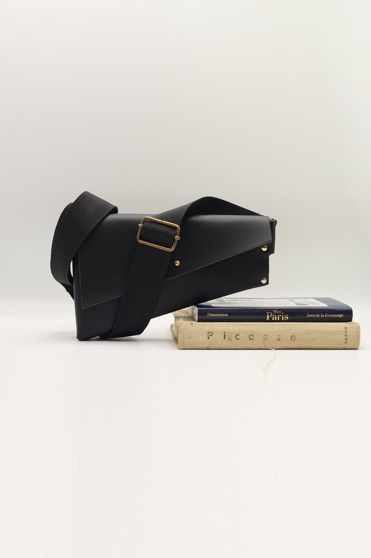 Ginès Atelier - créatif sac banane porte-monnaie ceinture en cuir personnalisé Paris - DIY Cuir personnalisation - Maroquinerie modèle unique - édition limitée fait main cuir upcyclé