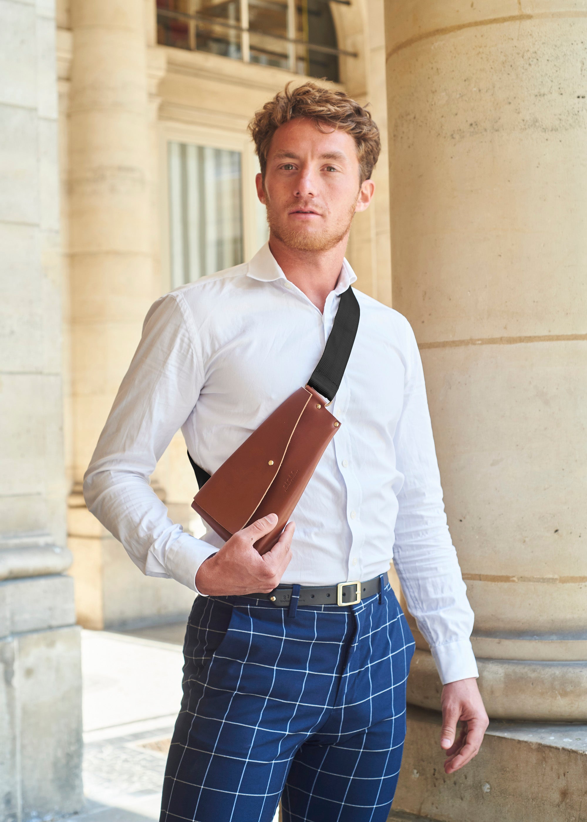 Ginès Atelier - créatif sac porte-monnaie ceinture en cuir personnalisé Paris - DIY Cuir personnalisation - Maroquinerie modèle unique - édition limitée fait main cuir upcyclé
