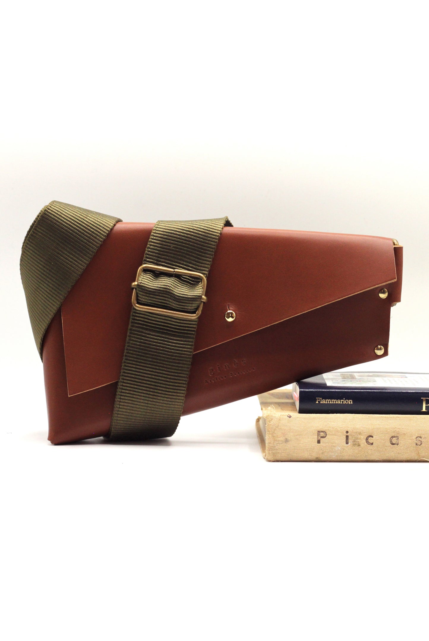 Atelier Créatif Maroquinerie - Personnalisation Sac Sacoche Banane Cuir