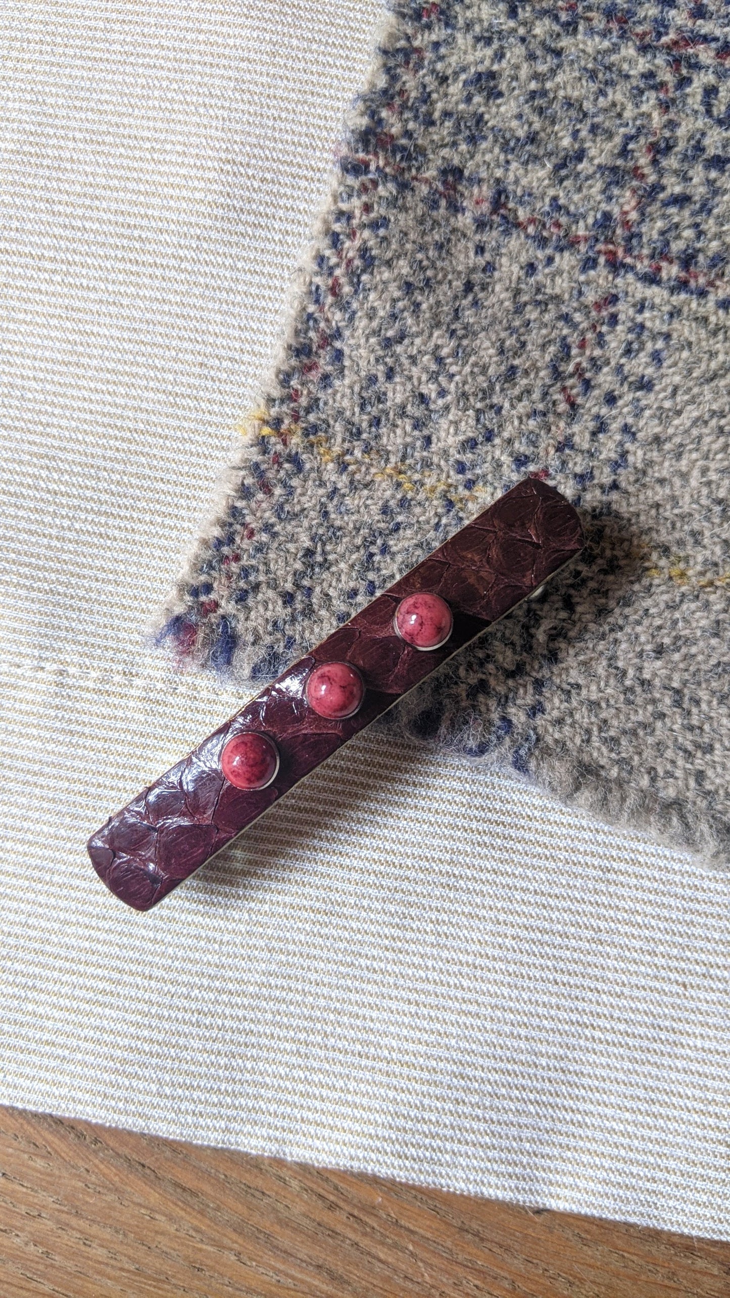 La Barrette Attachante - Python bordeaux