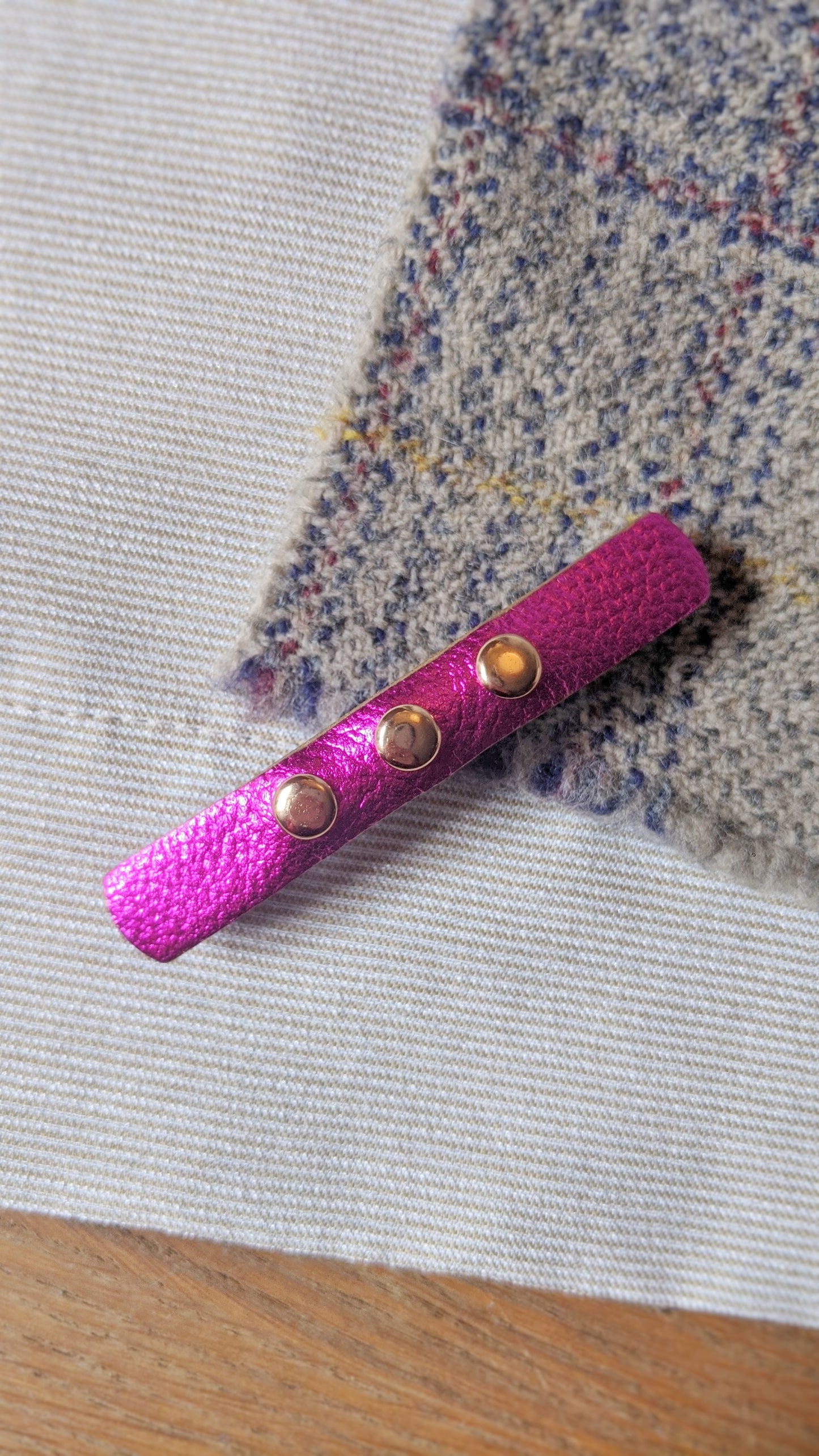 La Barrette Attachante - Métallisée Fuschia